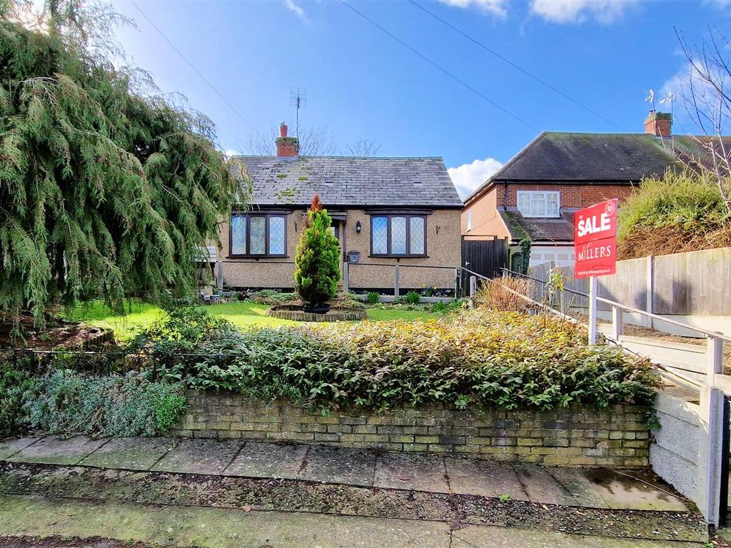 2 bed detached bungalow for sale in Moreton Road, Ongar CM5, £400,000