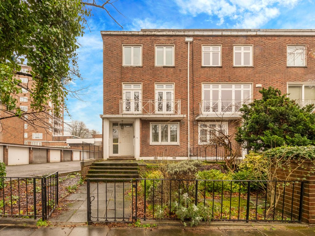 4 bed end terrace house for sale in Loudoun Road, St John
