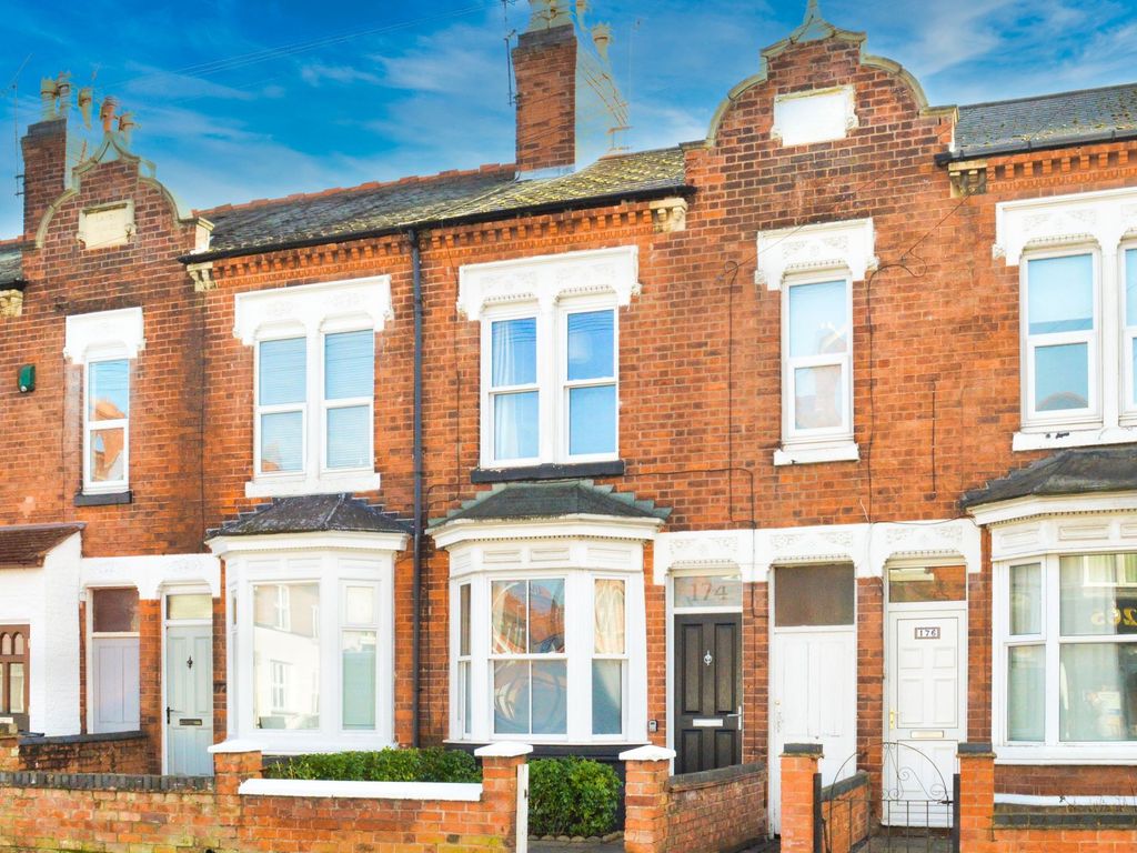 2 bed terraced house for sale in Clarendon Park Road, Leicester LE2, £270,000