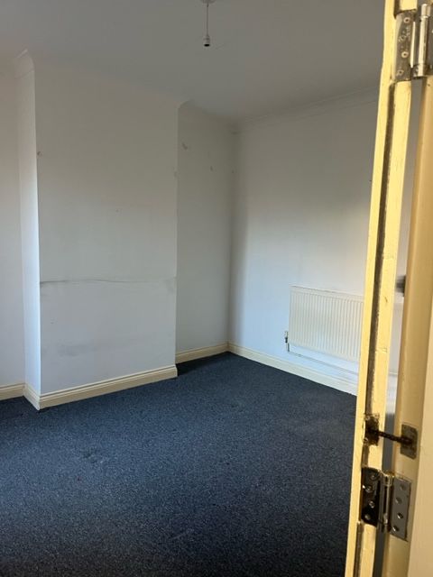 Room to rent in Brook Street, Luton LU3, £700 pcm