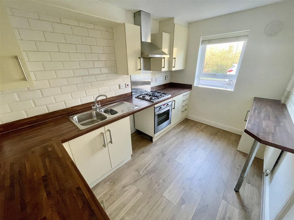 4 bed town house for sale in Wren Gardens, Portishead, Bristol BS20, £469,950