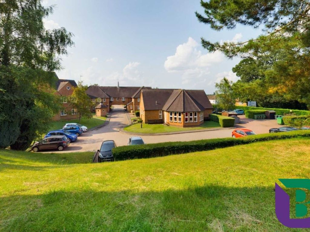 1 bed flat for sale in Aspley Court, Woburn Sands MK17, £145,000