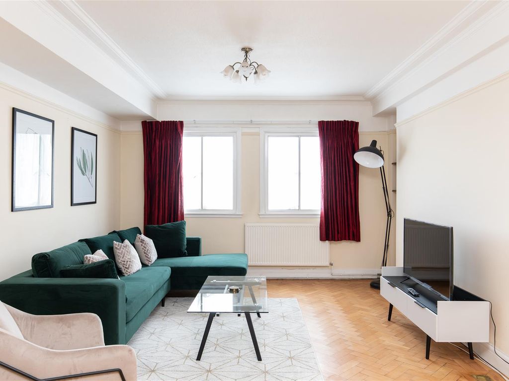 3 bed flat for sale in Chiltern Court, Baker Street, London NW1, £1,350,000