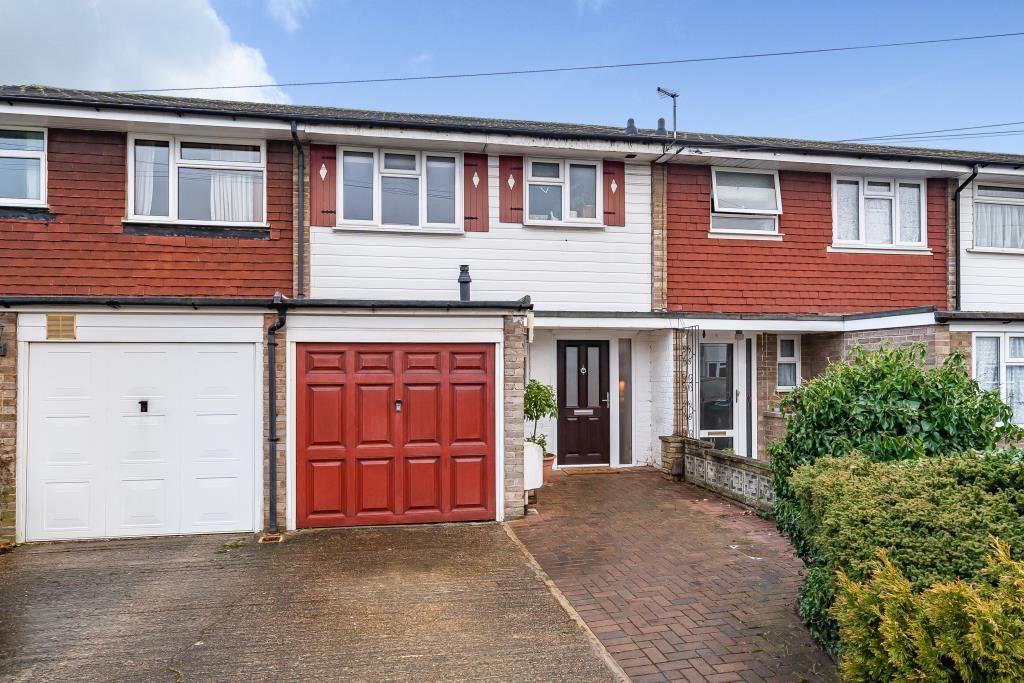 3 bed terraced house for sale in Chessington, Surrey KT9, £500,000