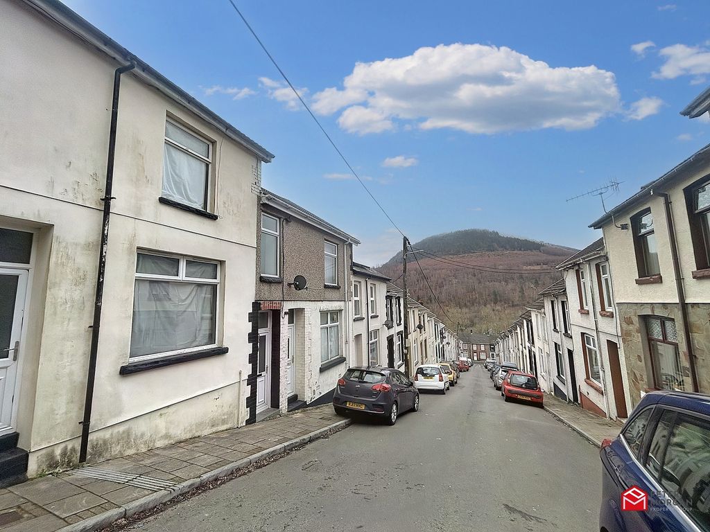 4 bed flat for sale in Wordsworth Street, Aberdare, Rhondda Cynon Taff. CF44, £95,000