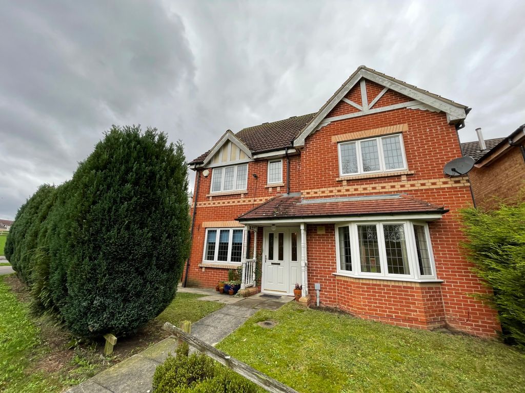 6 bed detached house to rent in Lakeside Close, Rotherham, South Yorkshire S66, £1,400 pcm