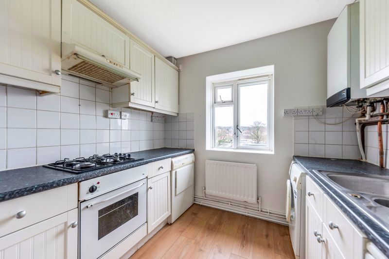 3 bed flat for sale in Restons Crescent, London SE9, £235,000