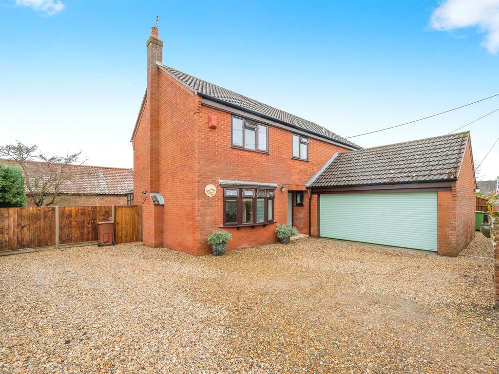 4 bed detached house for sale in The Street, Hevingham, Norwich NR10, £525,000