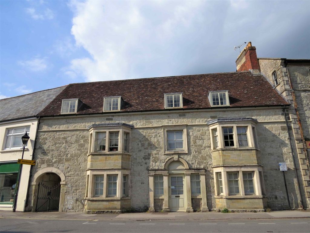 1 bed flat to rent in The Square, Mere, Wilts BA12, £700 pcm