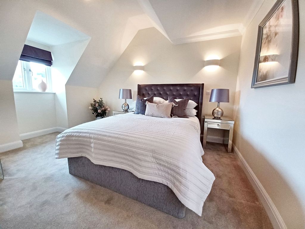 1 bed flat for sale in Church Street, Fleur De Lis OX12, £190,000
