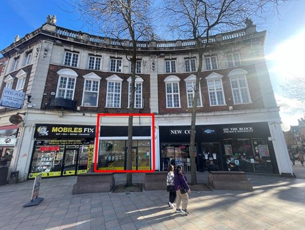 Retail premises to let in 4 Market Gate, Warrington, Cheshire WA1, £33,000 pa