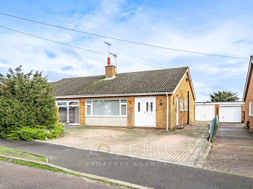 2 bed semi-detached bungalow for sale in Coopers Close, Witnesham IP6, £315,000