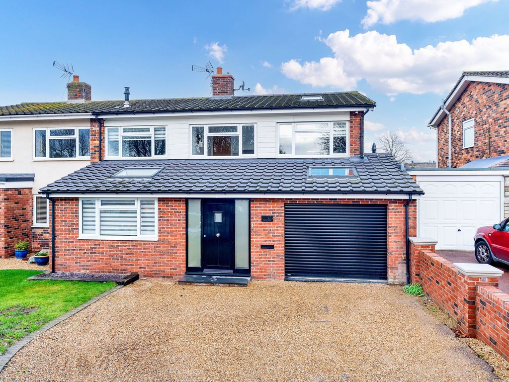4 bed semi-detached house for sale in Poplar Drive, Royston SG8, £590,000