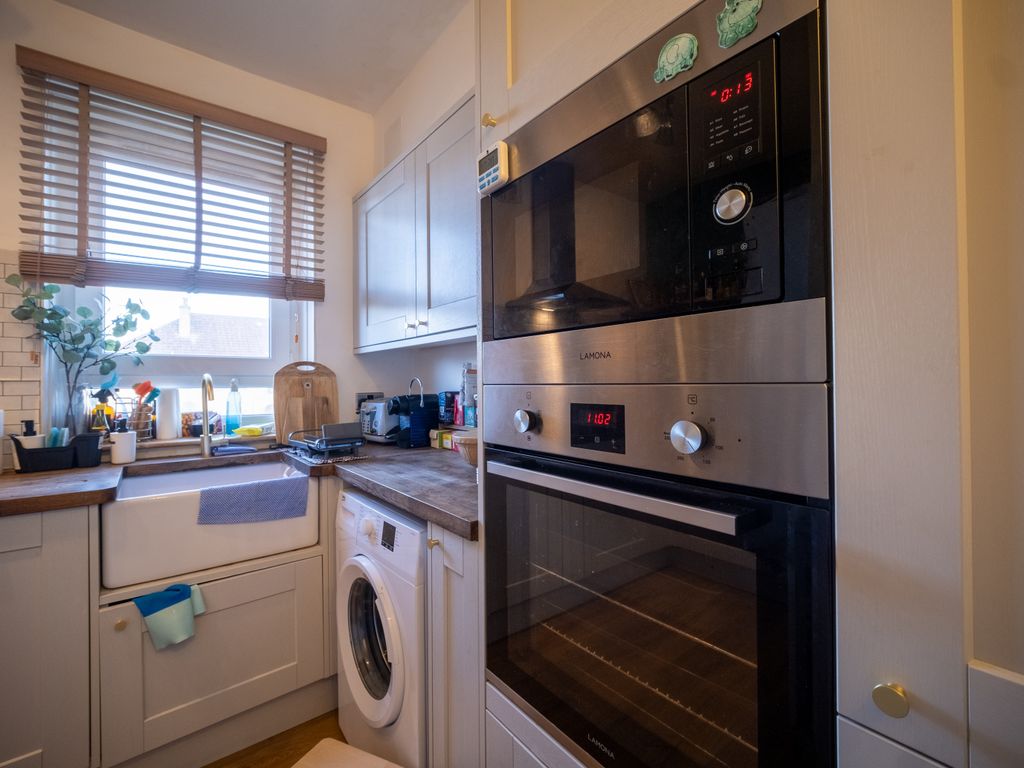 4 bed flat for sale in Baird Drive, Edinburgh EH12, £290,000