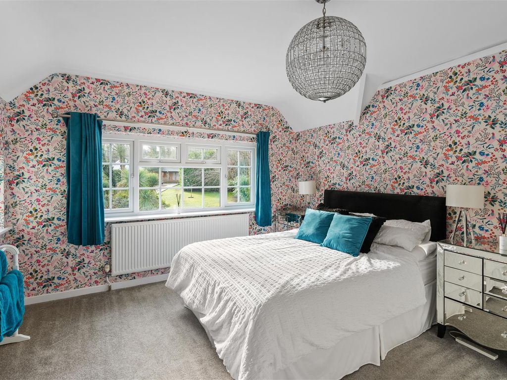 5 bed detached house for sale in Cromer Road, Overstrand, Cromer NR27, £995,000