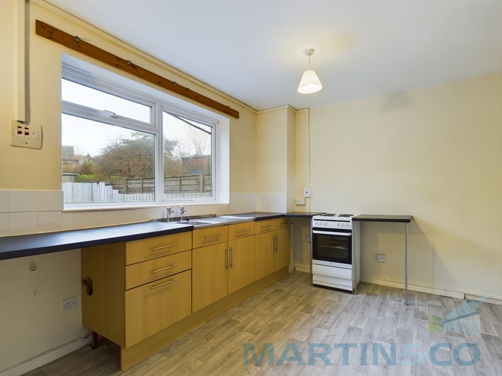3 bed flat to rent in Warren Way, Brighton BN2, £1,225 pcm
