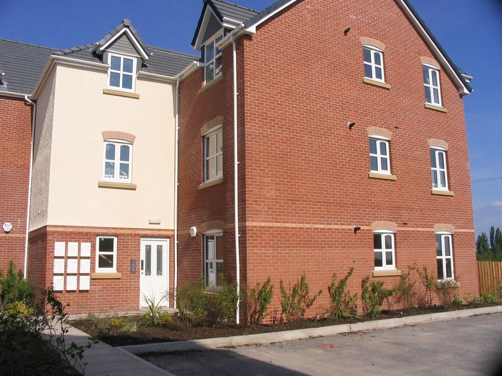 2 bed flat to rent in Foxholme Court, Sydney CW1, £750 pcm