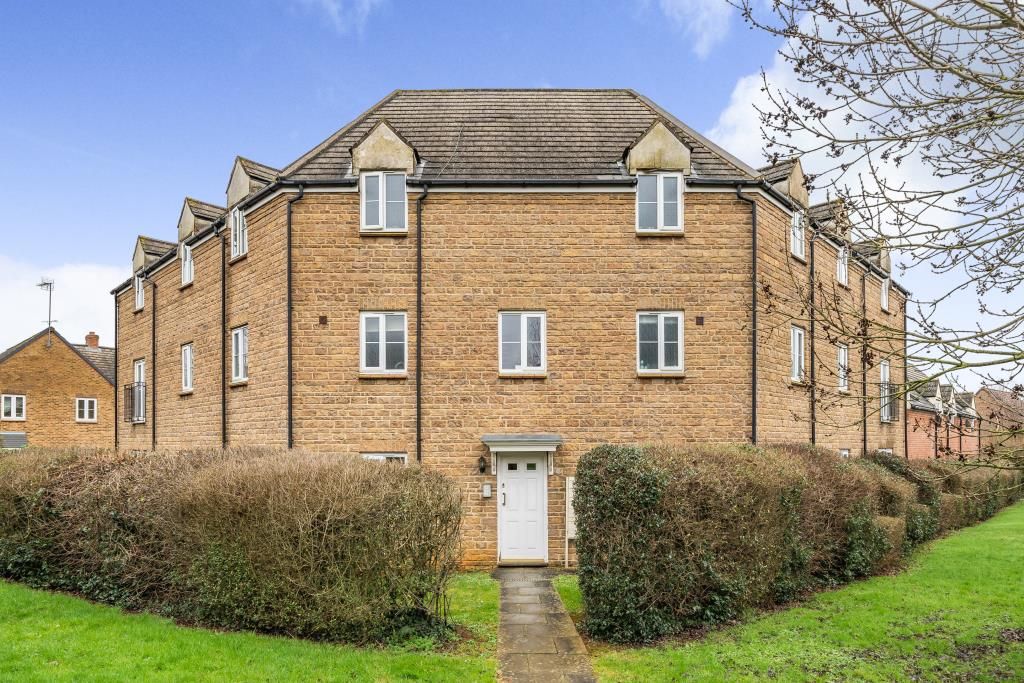 2 bed flat for sale in Banbury, Oxfordshire OX16, £210,000
