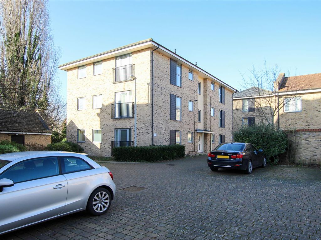 2 bed flat to rent in Alice Bell Close, Cambridge CB4, £1,400 pcm