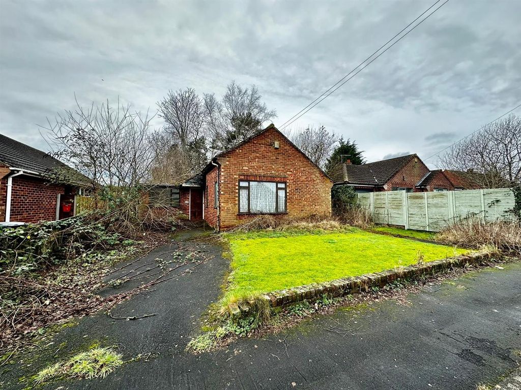 4 bed bungalow for sale in Parkgate, Knutsford WA16, £225,000