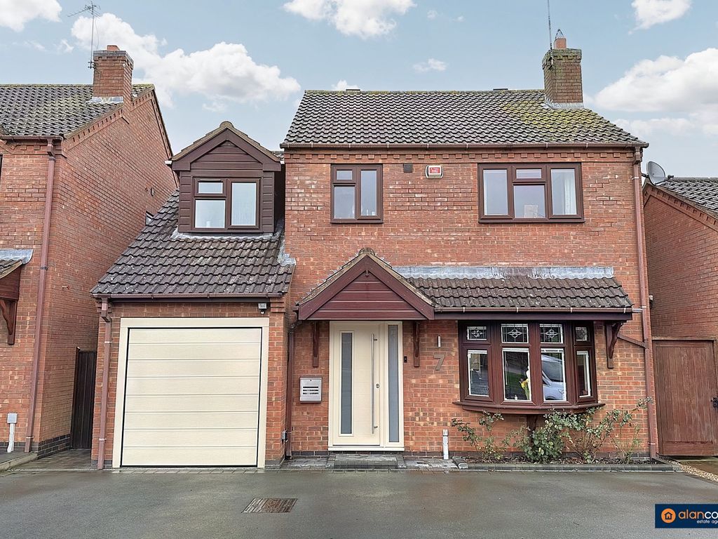 3 bed detached house for sale in Ensor Close, Nuneaton CV11, £370,000