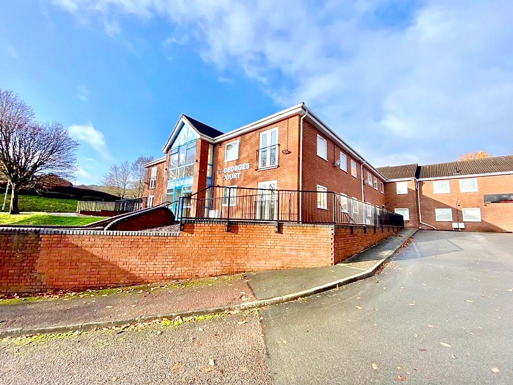 2 bed flat to rent in Coulthwaite Way, Rugeley WS15, £750 pcm