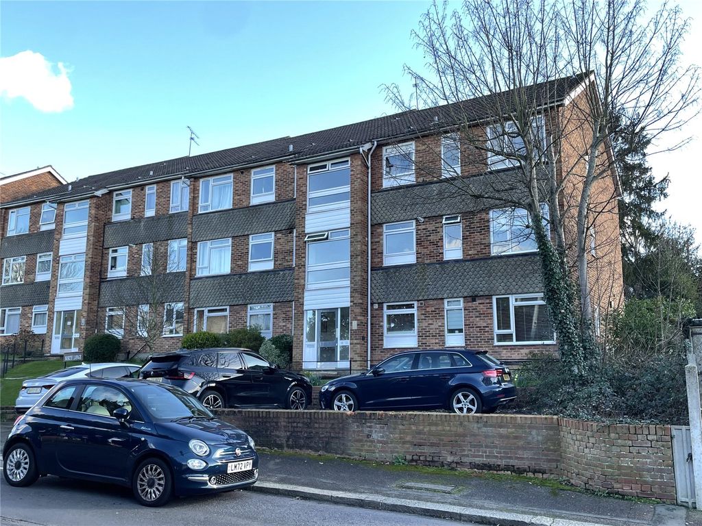 2 bed flat to rent in Somerset Road, New Barnet, Barnet EN5, £1,750 pcm