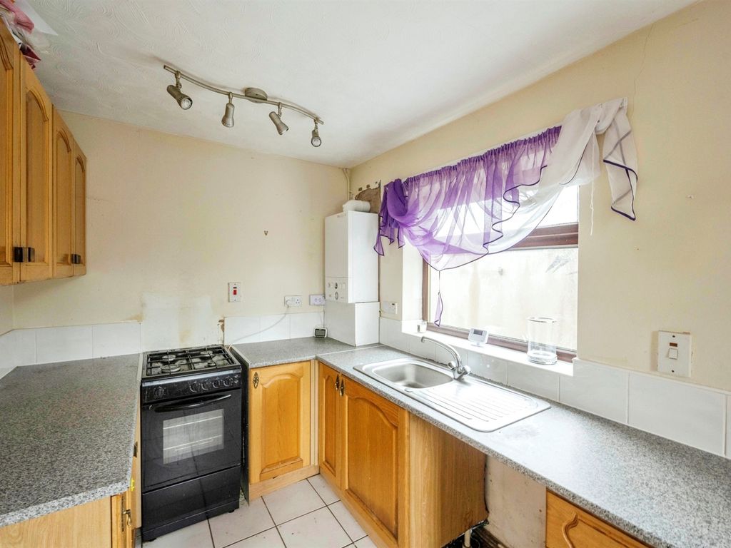 2 bed maisonette for sale in New Street, Bentley, Doncaster DN5, £55,000