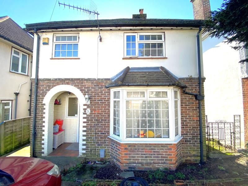 4 bed detached house to rent in Weston Road, Guildford GU2, £2,300 pcm