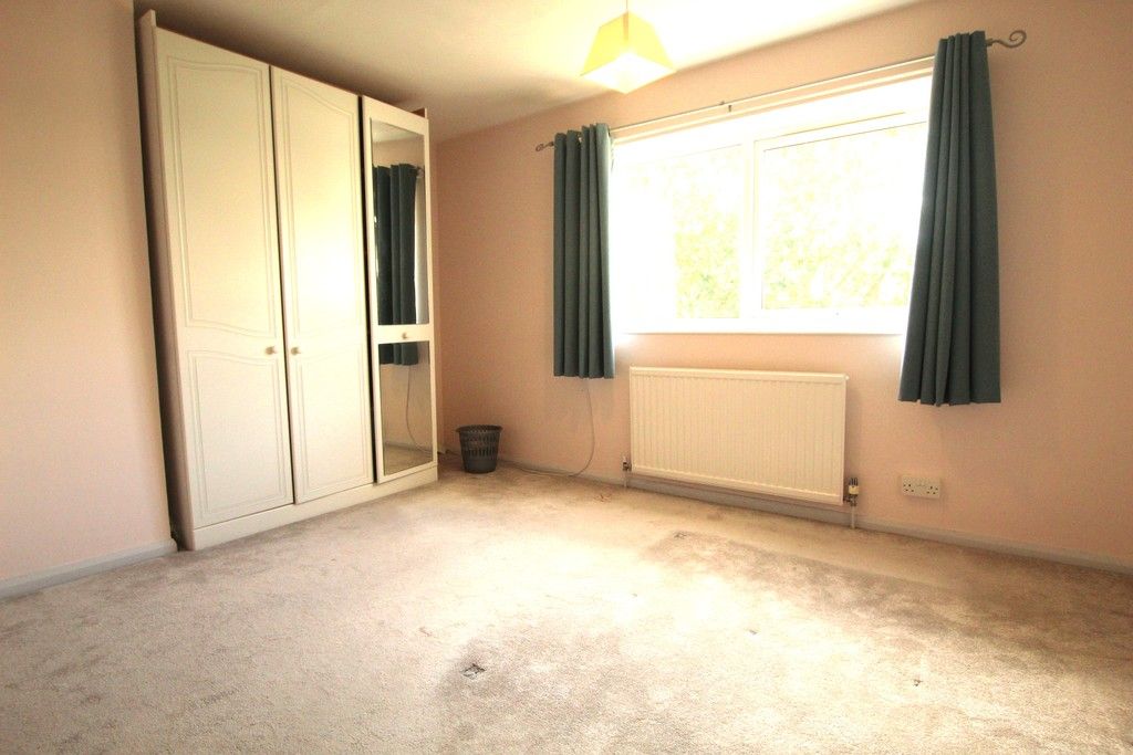 2 bed maisonette for sale in Cockerell Road, Cambridge CB4, £255,000