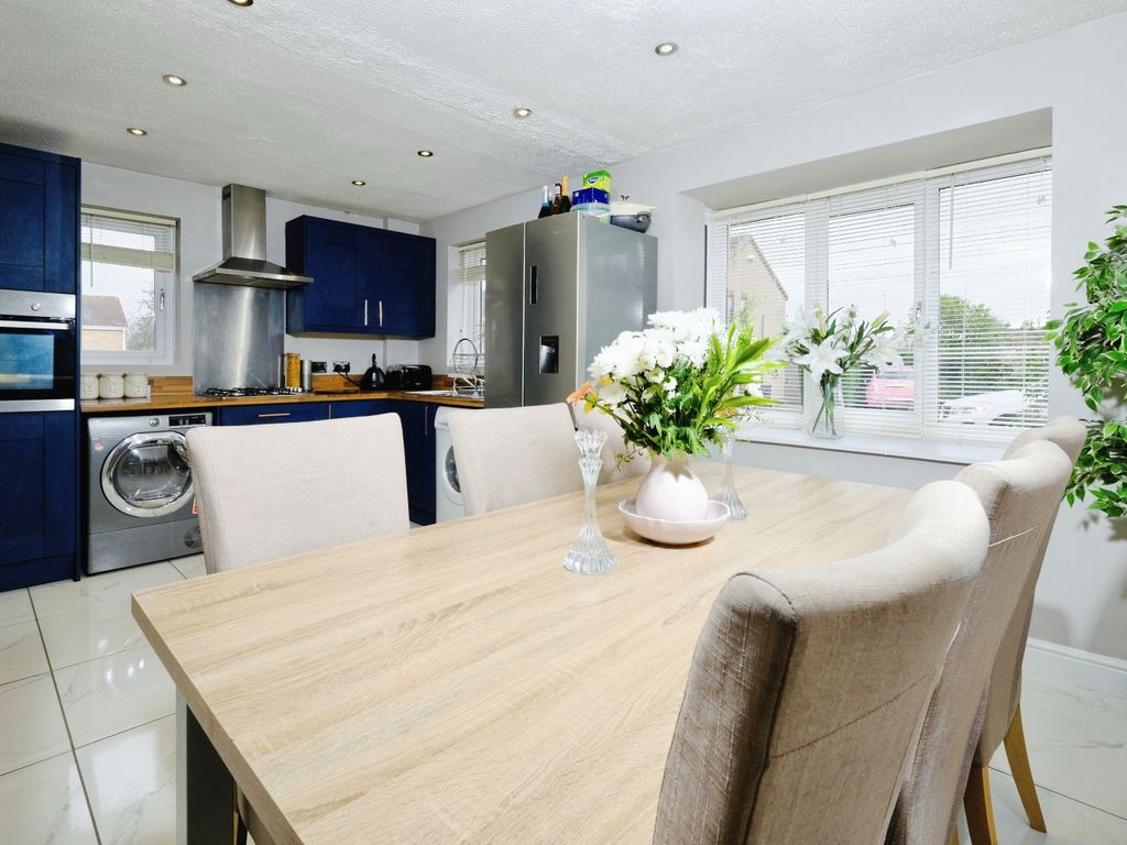 3 bed detached house for sale in Elcroft Gardens, Sheffield S20, £260,000