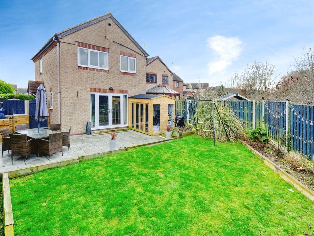 3 bed detached house for sale in Elcroft Gardens, Sheffield S20, £260,000