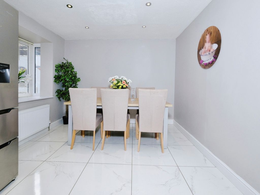 3 bed detached house for sale in Elcroft Gardens, Sheffield S20, £260,000