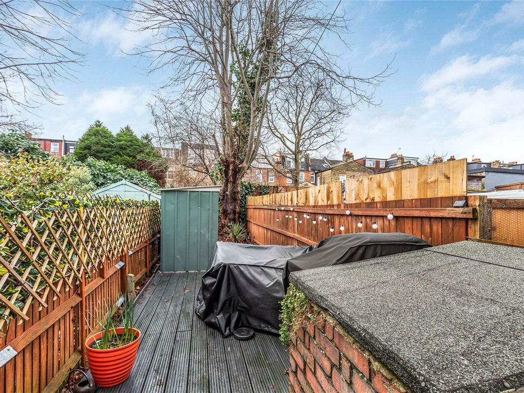 2 bed flat for sale in Fernthorpe Road, Furzedown SW16, £499,950