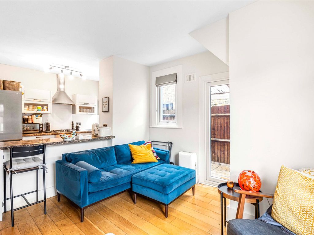 2 bed flat for sale in Fernthorpe Road, Furzedown SW16, £499,950