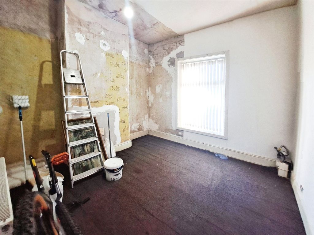 2 bed flat for sale in Duckworth Street, Darwen, Lancashire BB3, £130,000