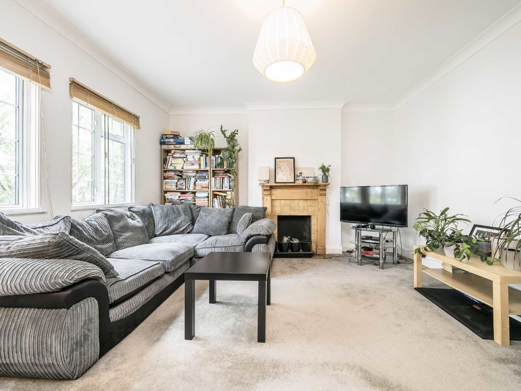 2 bed flat for sale in Heath Road, Twickenham TW1, £419,950