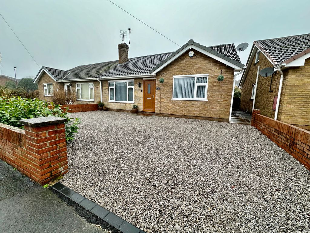 4 bed semi-detached bungalow for sale in Pine Hall Road, Barnby Dun, Doncaster DN3, £255,000