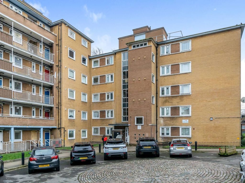 3 bed flat for sale in High Trees, Brixton, London SW2, £360,000