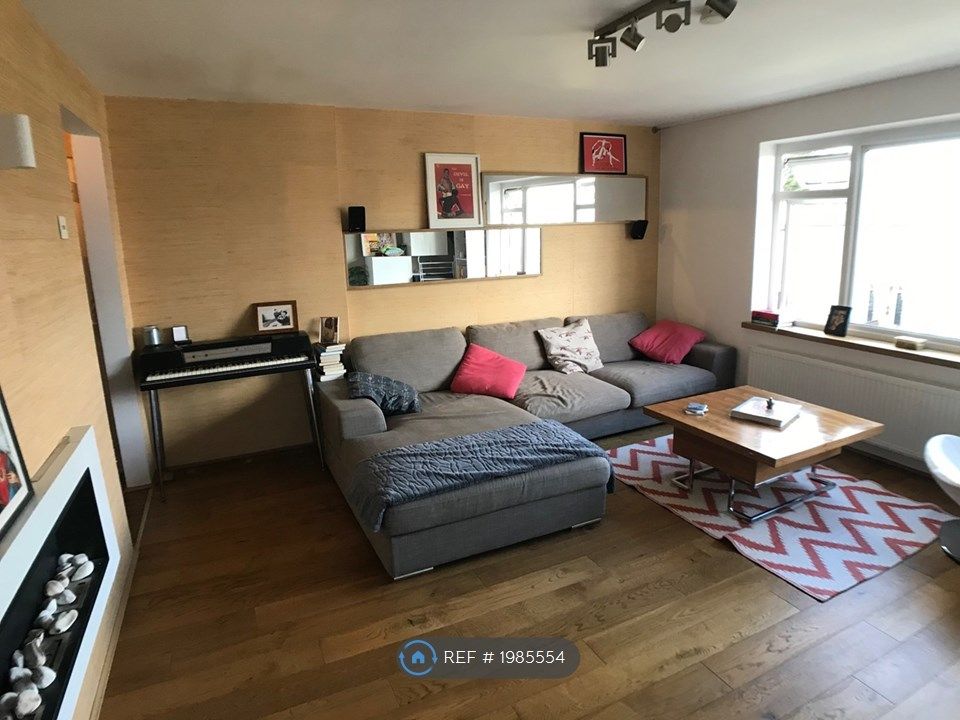 2 bed flat to rent in Richard Court, London N22, £2,100 pcm