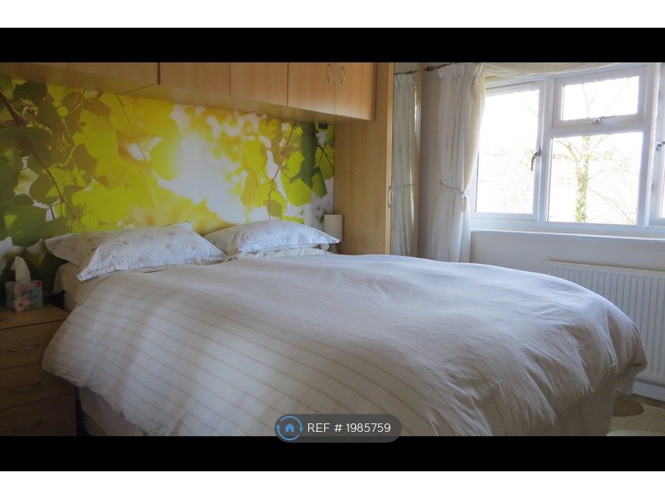 3 bed terraced house to rent in Windsor, Windsor SL4, £1,850 pcm