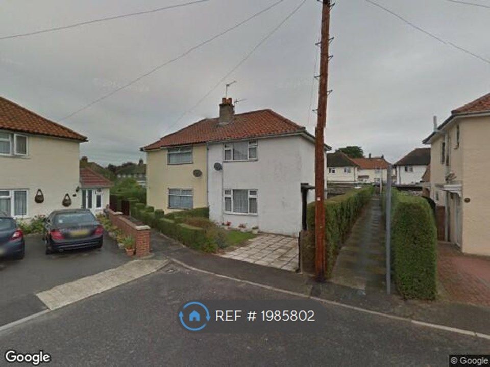 3 bed semi-detached house to rent in Crossways, Hayes UB3, £1,900 pcm