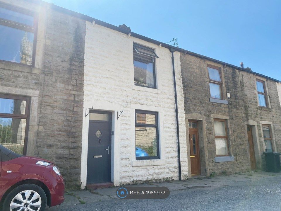 3 bed terraced house to rent in School Street, Rossendale BB4, £1,100 pcm