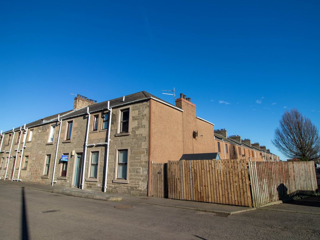 3 bed end terrace house for sale in Kinloch Street, Carnoustie DD7, £125,000