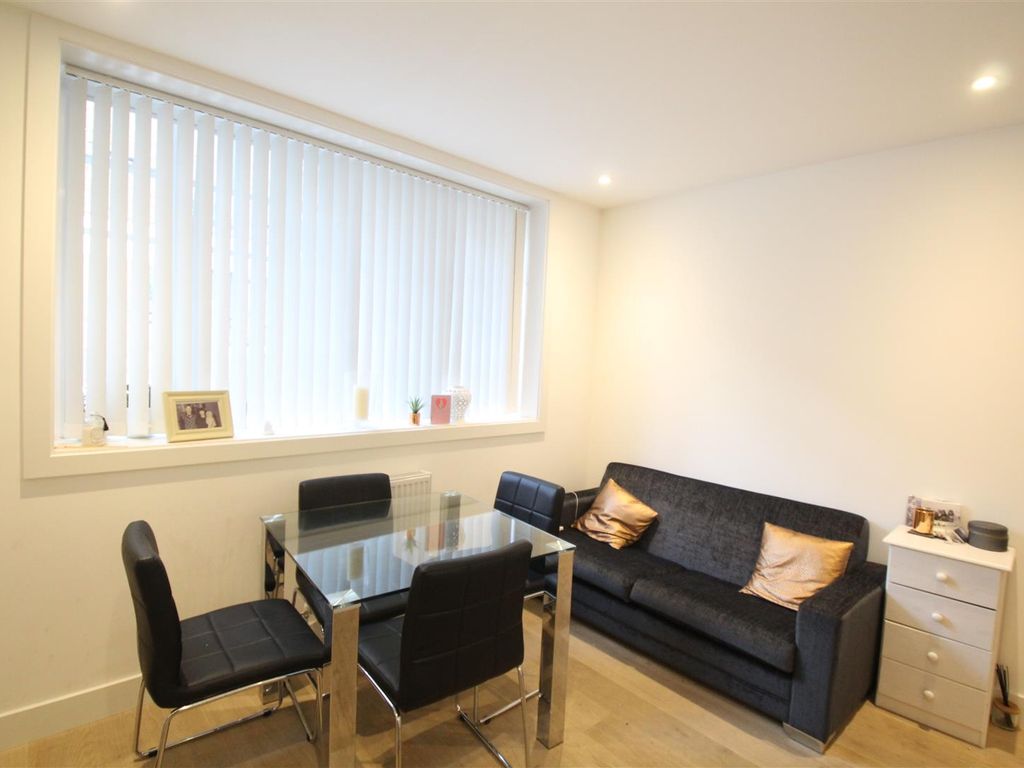 Studio to rent in Clyde Square, London E14, £1,430 pcm