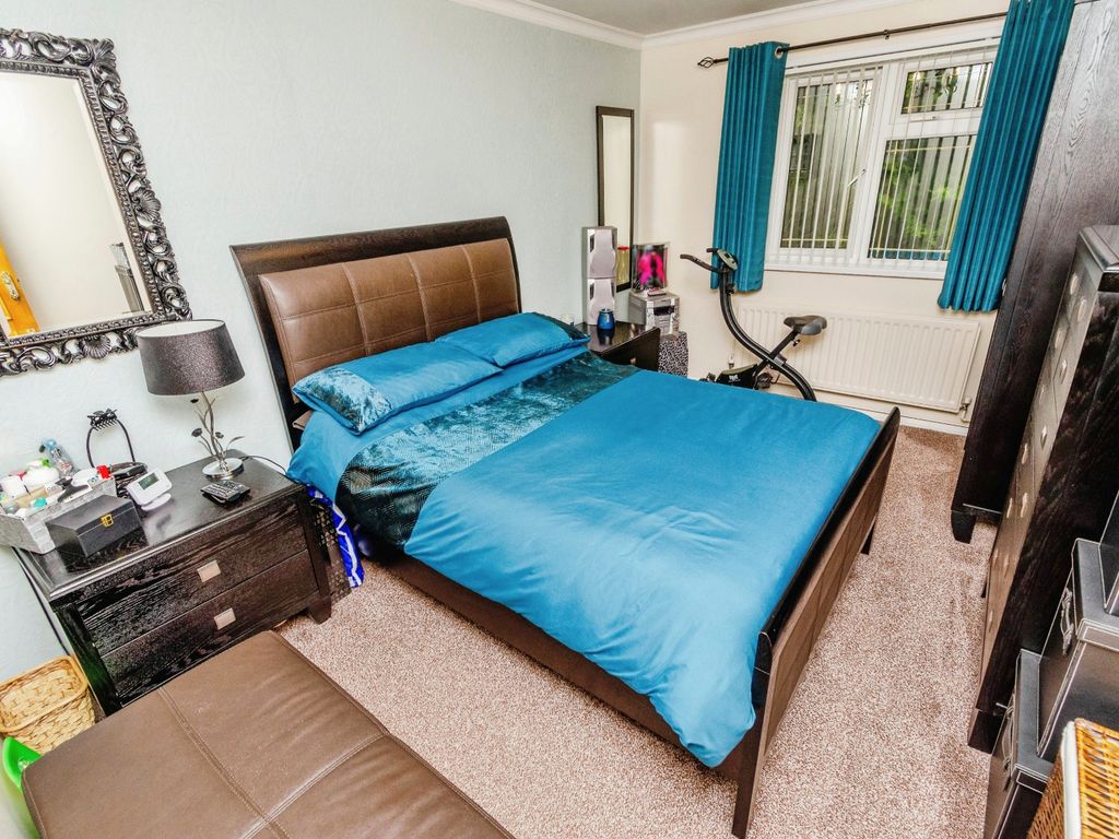 3 bed maisonette for sale in Hambledon Close, Wolverhampton WV9, £140,000