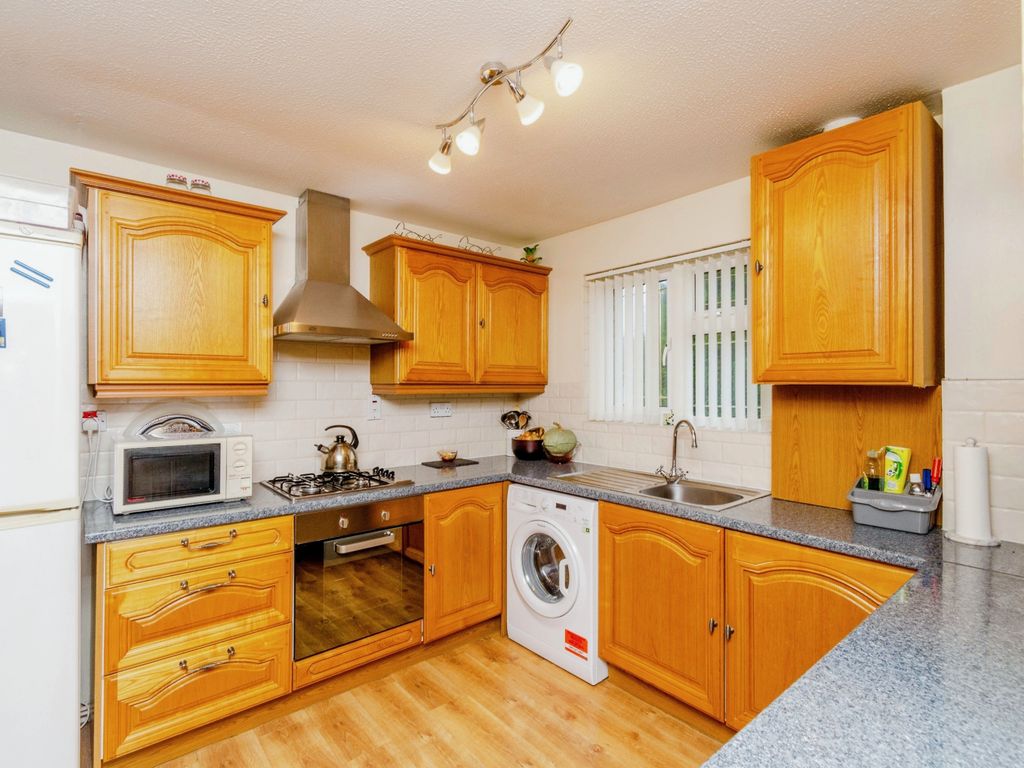 3 bed maisonette for sale in Hambledon Close, Wolverhampton WV9, £140,000