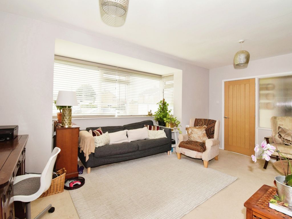 3 bed detached house for sale in Briar Meads, Leicester LE2, £397,000