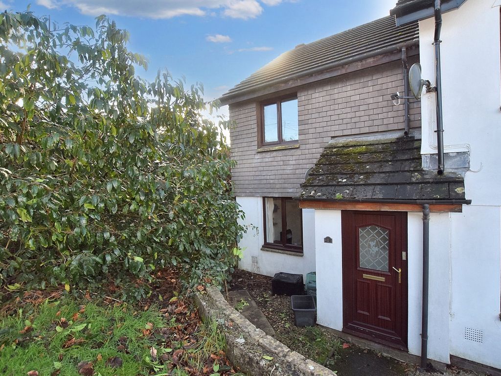 2 bed end terrace house to rent in Fern Close, Okehampton, Devon EX20, £800 pcm