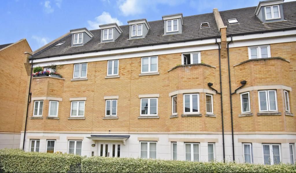 3 bed flat to rent in Tower Mill Road, London SE15, £3,250 pcm